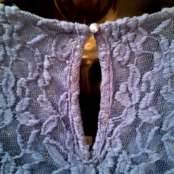 Lace dress - Picture 3 of 4